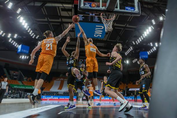 奠定了坚实 奠定了坚实